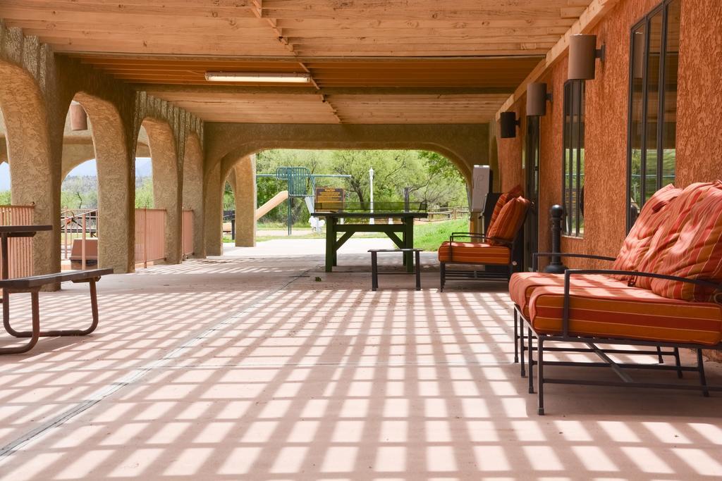 Verde Valley Lawn Cottage 11 コットンウッド エクステリア 写真