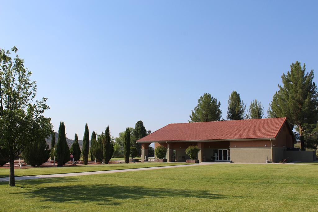 Verde Valley Lawn Cottage 11 コットンウッド エクステリア 写真