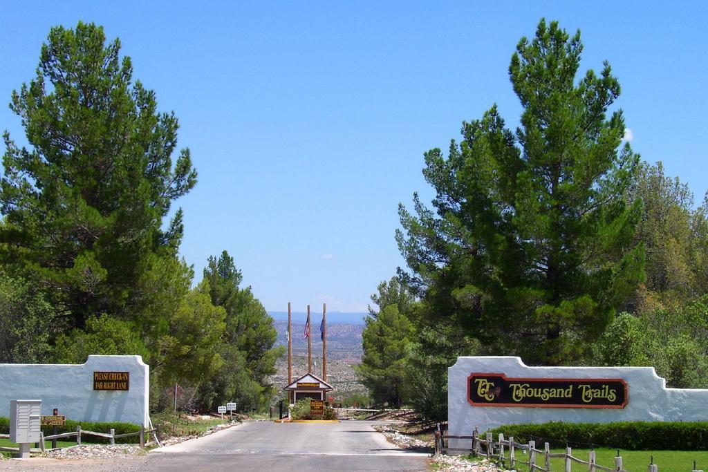 Verde Valley Lawn Cottage 11 コットンウッド エクステリア 写真